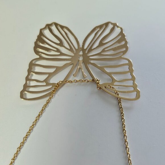 ***Final Sale*** Gold tone filigree butterfly pendant necklace - Picture 12 of 14
